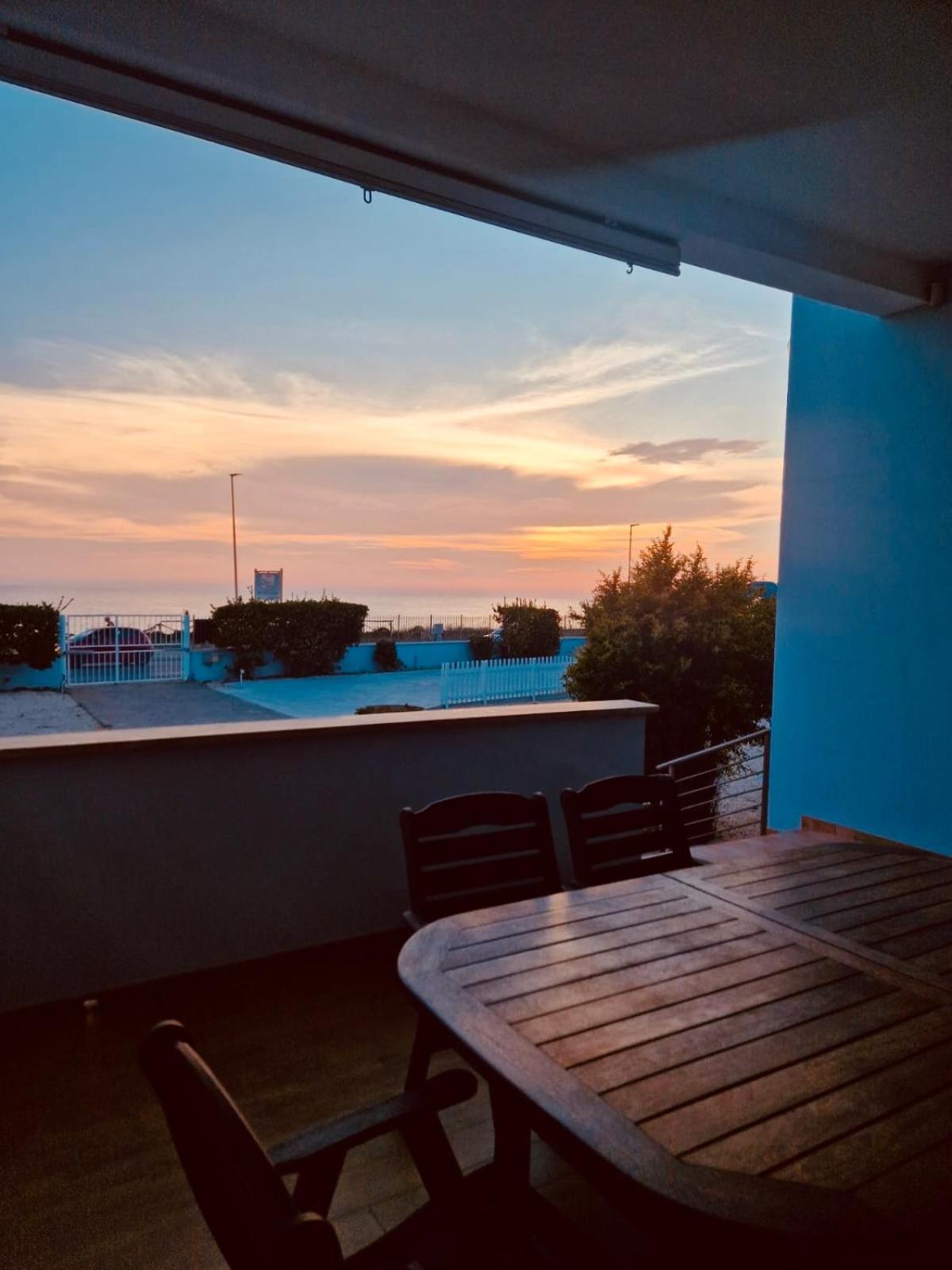 Edo House Anzio - Beachfront - Fronte Mare - Affittacamere エクステリア 写真
