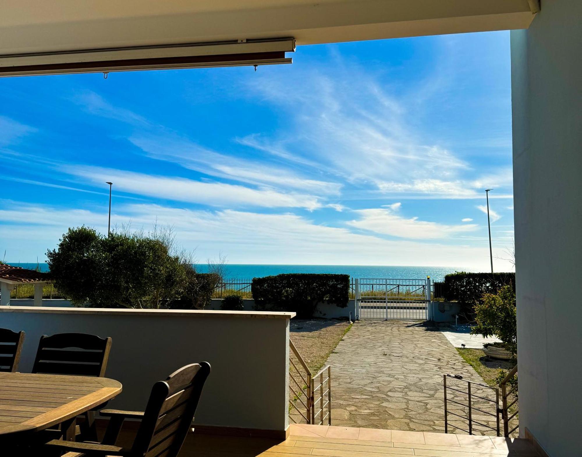 Edo House Anzio - Beachfront - Fronte Mare - Affittacamere エクステリア 写真